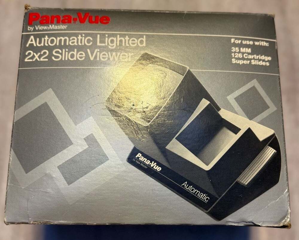 Pana-Vue by View-Master Automaticโ Lighted 2x2 Slide Viewer